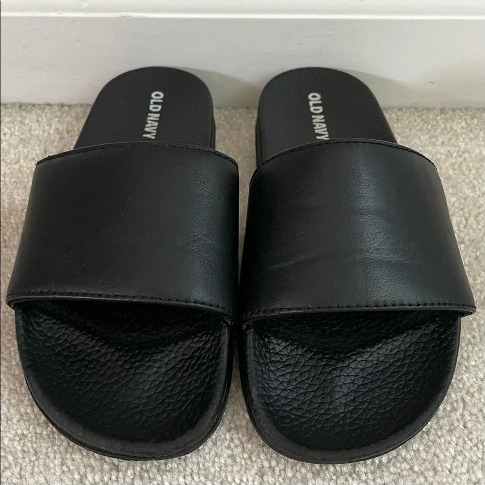 Old Navy Youth 1/2 Black Slides
